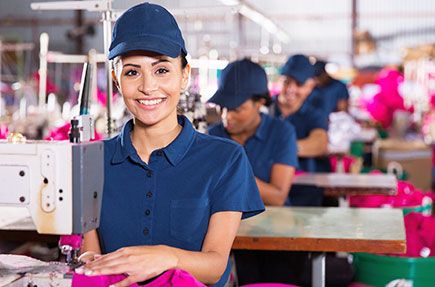 estrategiaysolucion-trabajadora-en-produccion